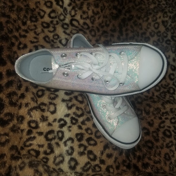 Converse SOLD - Picture 1 of 6